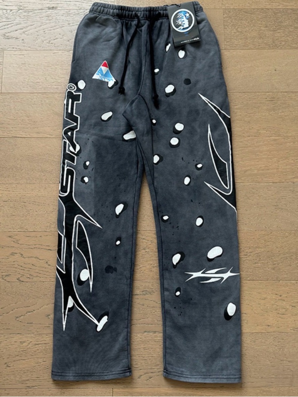 Streetwear Gray Graphic Men's Sweatpants - Picture 4 of 5
